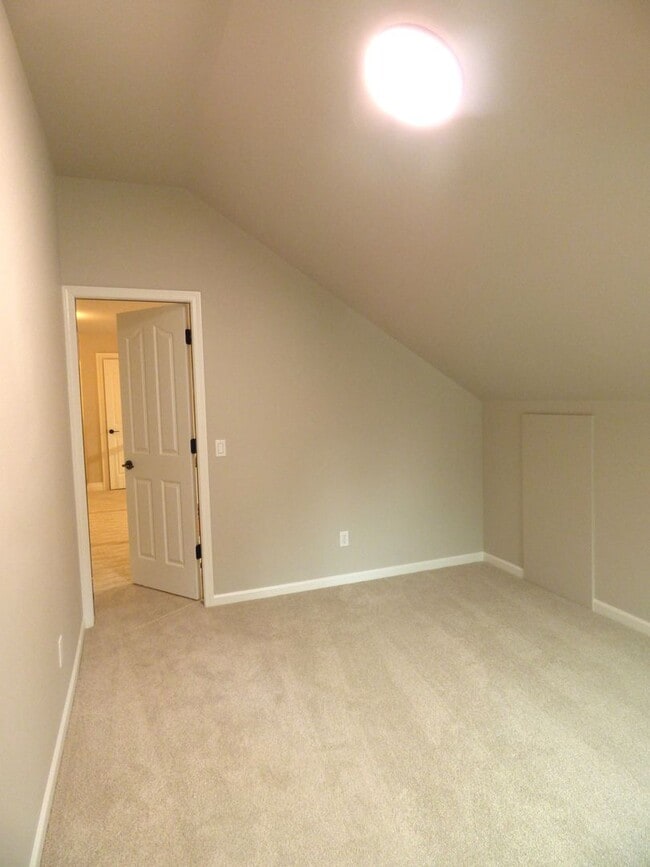 Building Photo - 5 Bedroom Home in South Salem! Near I-5