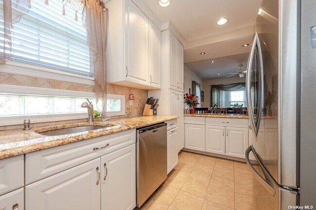 Building Photo - 530 W Olive St