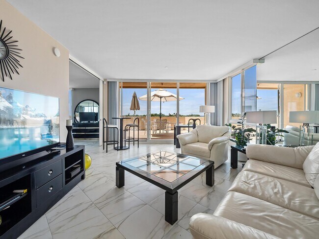 Building Photo - 4627 Ocean Blvd