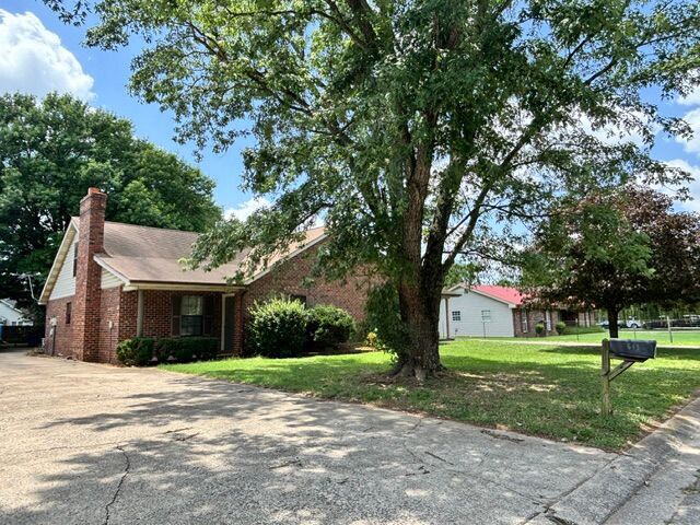 Building Photo - 645 Lilly Ln