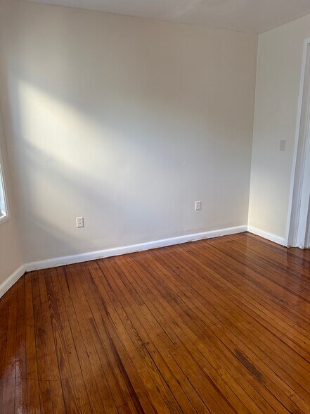 Building Photo - 18 Noll Pl