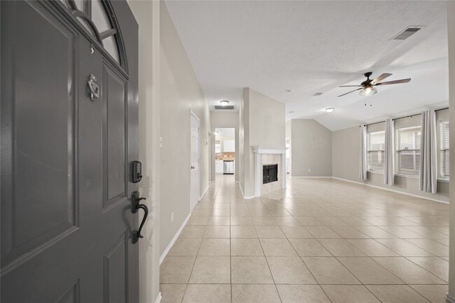 Building Photo - 34546 Park Green Dr