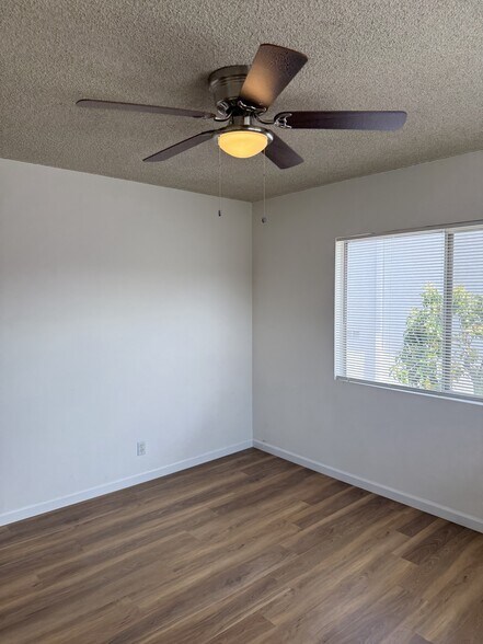 Building Photo - 330 E Fairview Ave