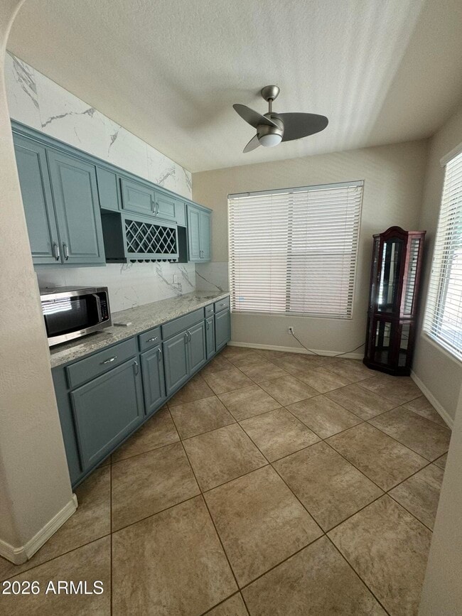 Building Photo - 419 W Balsam Dr