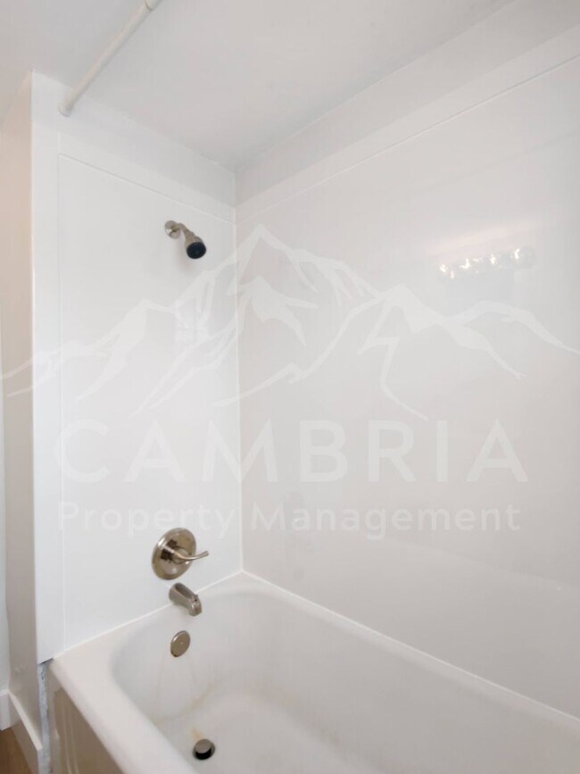 Building Photo - 1015 E 2700 S