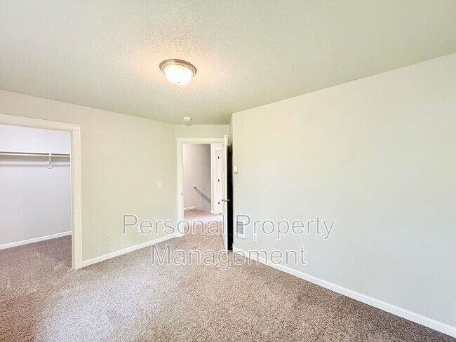 Building Photo - 12600 NE 49th St