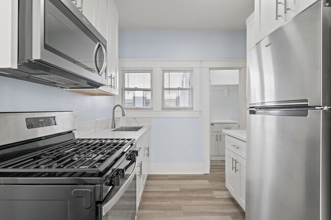 Interior Photo - 1049 E 5th Street