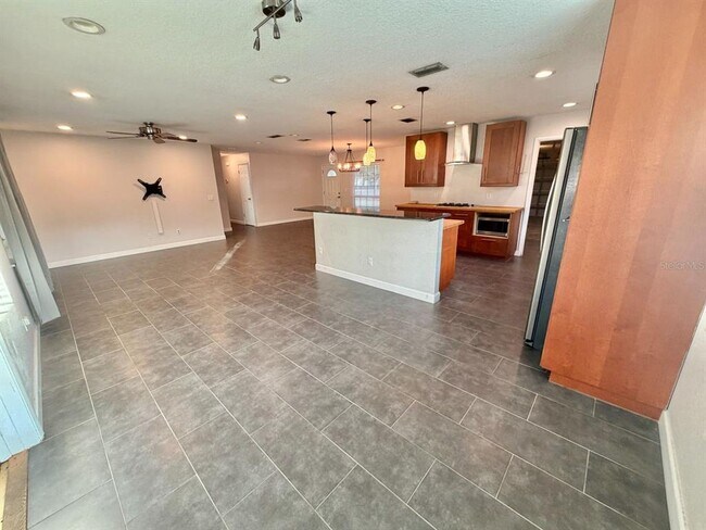 Building Photo - 653 Sherwood Dr