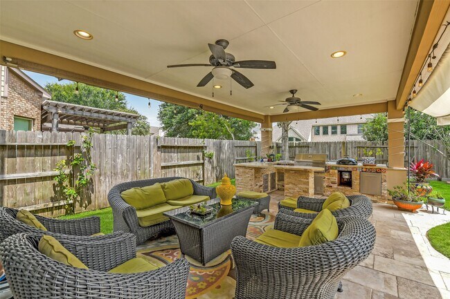 Building Photo - 28606 Rolling Ridge Dr