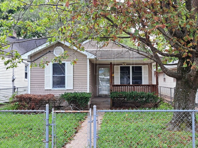 Primary Photo - 2406 Magazine St