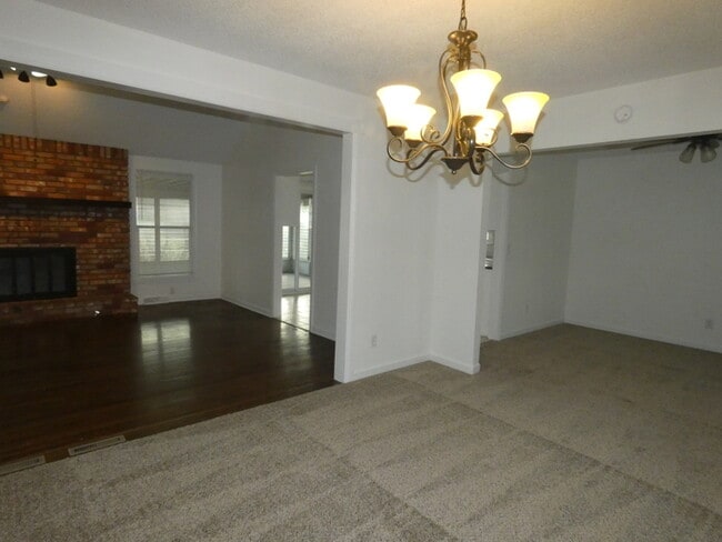 Building Photo - Beautiful Home in North Kansas City School District!