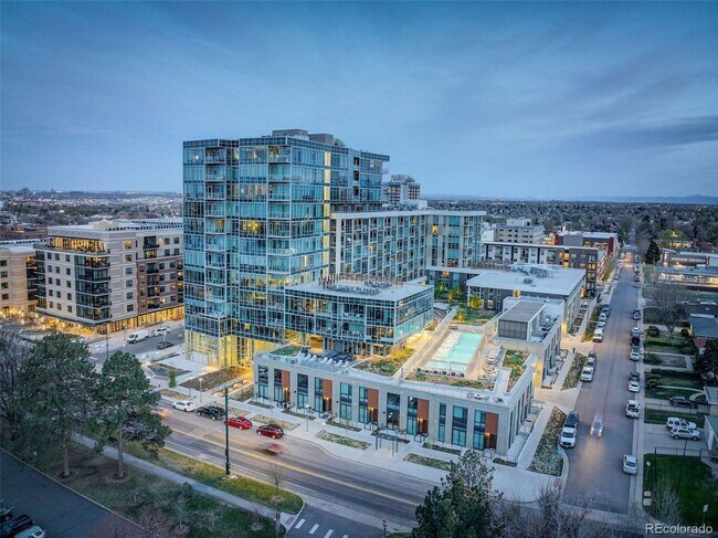 Building Photo - Stunning 2-Bedroom Condo at Sloan's Lake's Premier Lakehouse Community