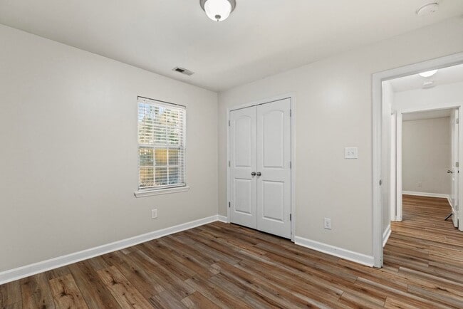 Building Photo - Available now in Sneads Ferry, NC! Close to base