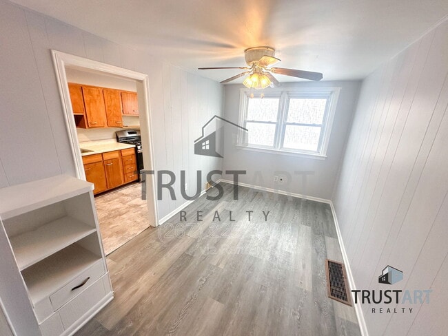 Building Photo - 5335 Cottage St