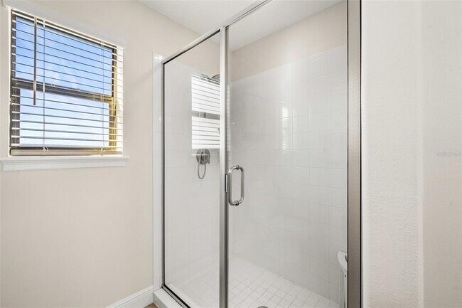 Building Photo - 199 Macaulay's Cv