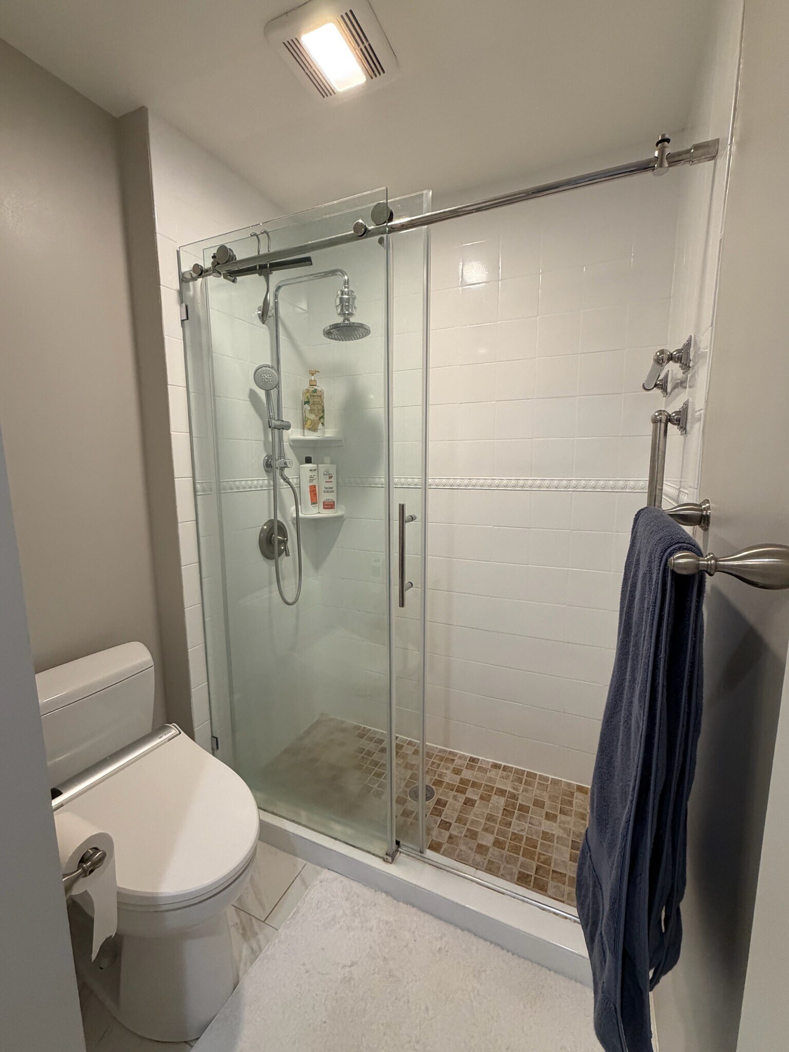 Building Photo - 7602 Lakeside Village Dr