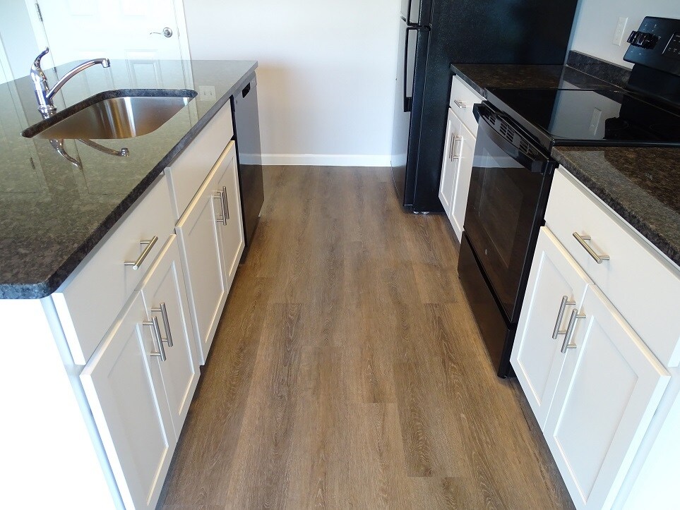 Building Photo - 6 Cobblestone Ct