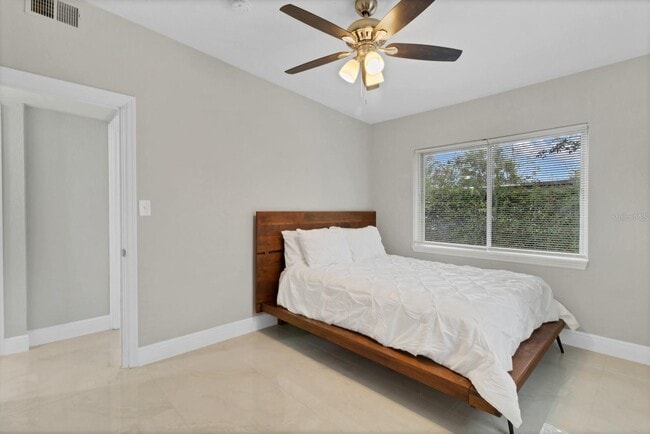 Building Photo - 5838 Sage Dr