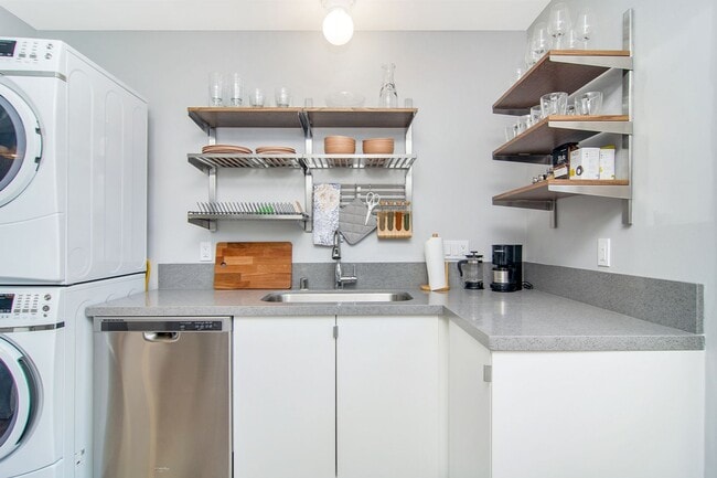 Building Photo - Cozy remodeled 2 beds 1 bath apt in Point Loma