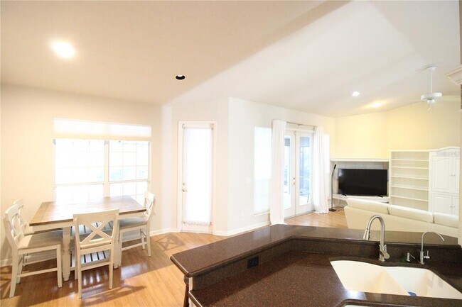 Building Photo - 5115 SW 105 Way