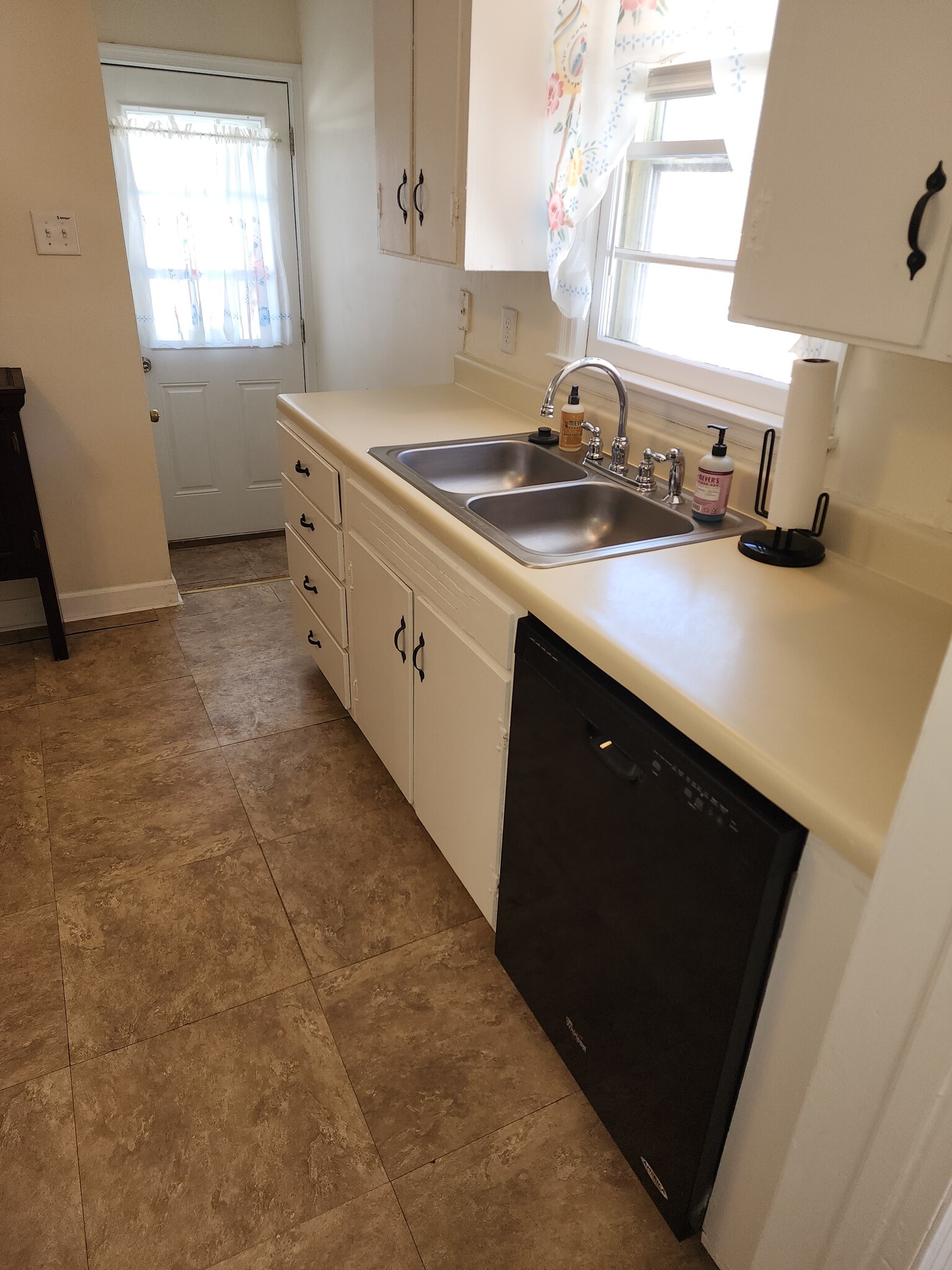 Building Photo - 3843 Plantation Rd NE