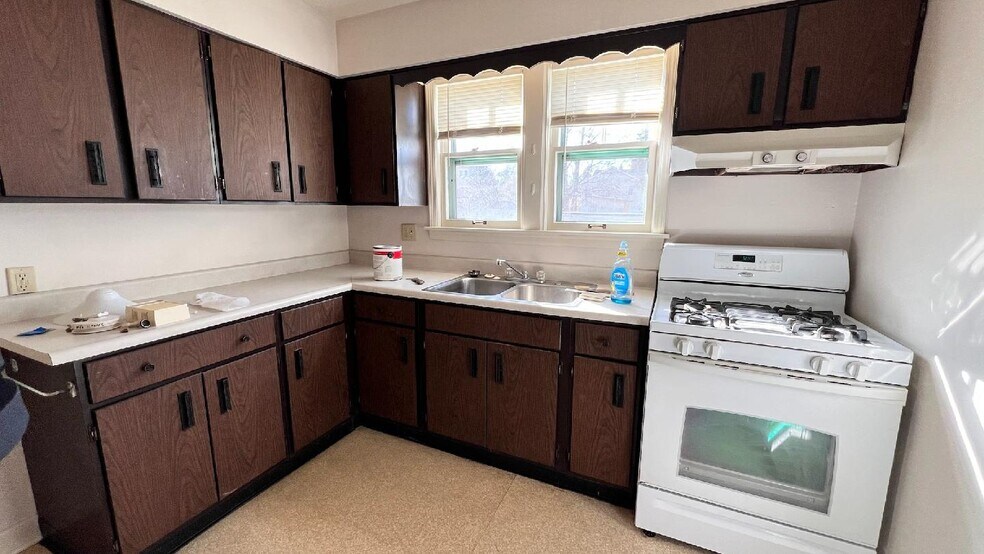 Building Photo - 3123 Atwood Ave