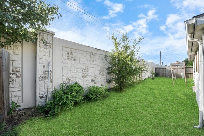 Building Photo - 2604 Eldridge Park Way