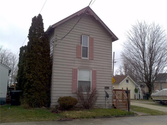 Building Photo - 831 Second St