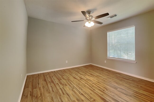 Building Photo - 1210 Colonial Heights Dr