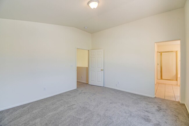 Building Photo - 3 Bed Home - Open Floor Design - Community Pool - New Everything Inside