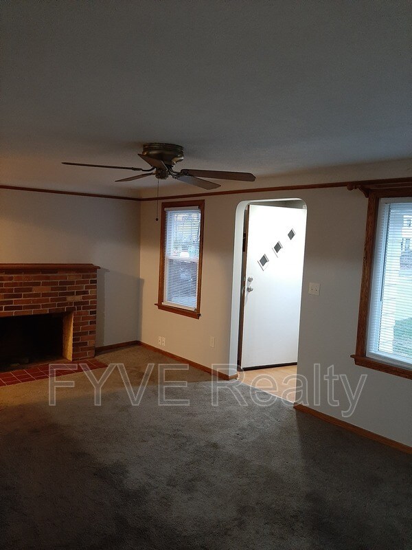 Building Photo - 1222 E 340th St
