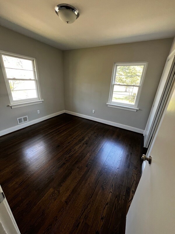 Building Photo - 1105 Ironington Rd