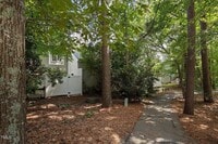 Building Photo - Townhouse in Woodcroft!