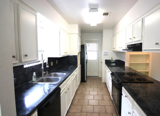 Building Photo - 9140 Monica St