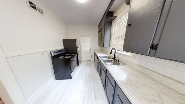 Building Photo - 603 Hubbard Ave