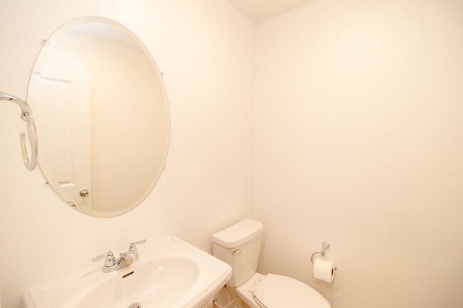 Building Photo - Brand New 3 Bed / 3 Bath Townhome In River...
