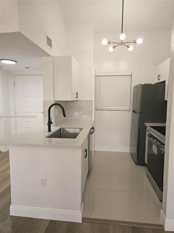 Building Photo - 2881 N Oakland Forest Dr