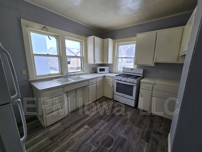 Building Photo - 119 Irving St