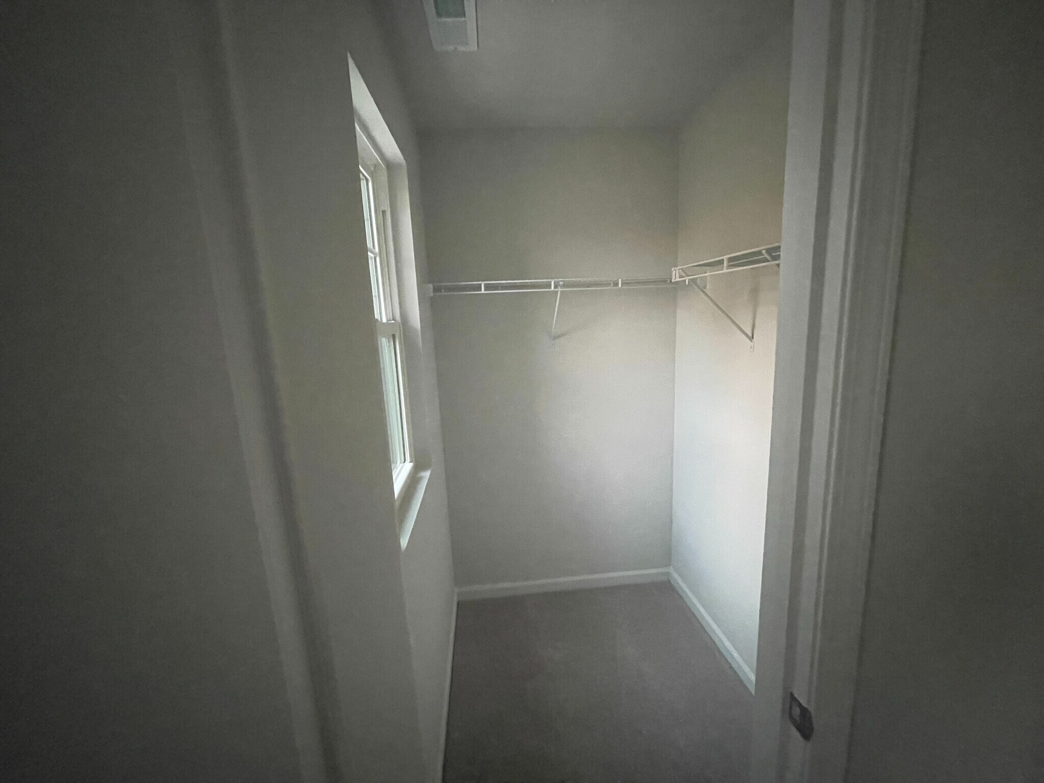 Building Photo - Room in Townhome on Astor Elgin St