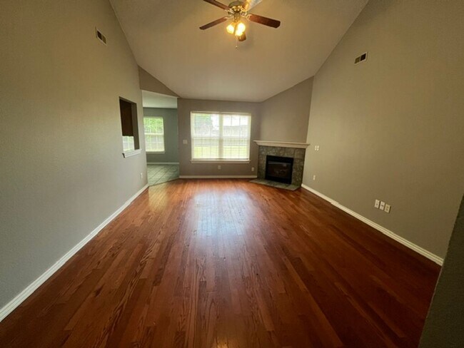 Building Photo - Great Location in Bentonville!