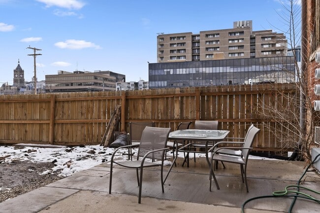 Building Photo - 276 E Broadway