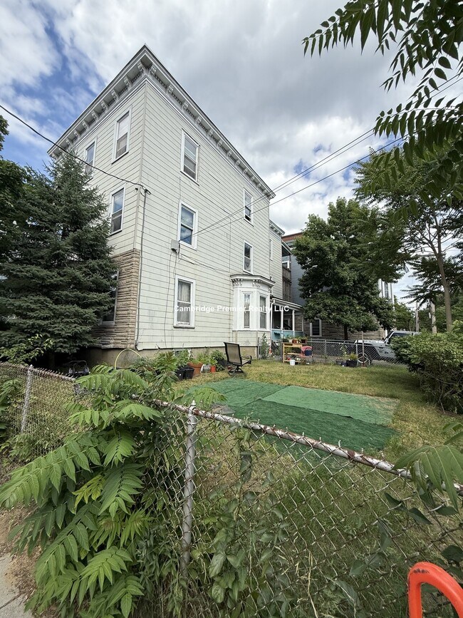Building Photo - 54 Pleasant St