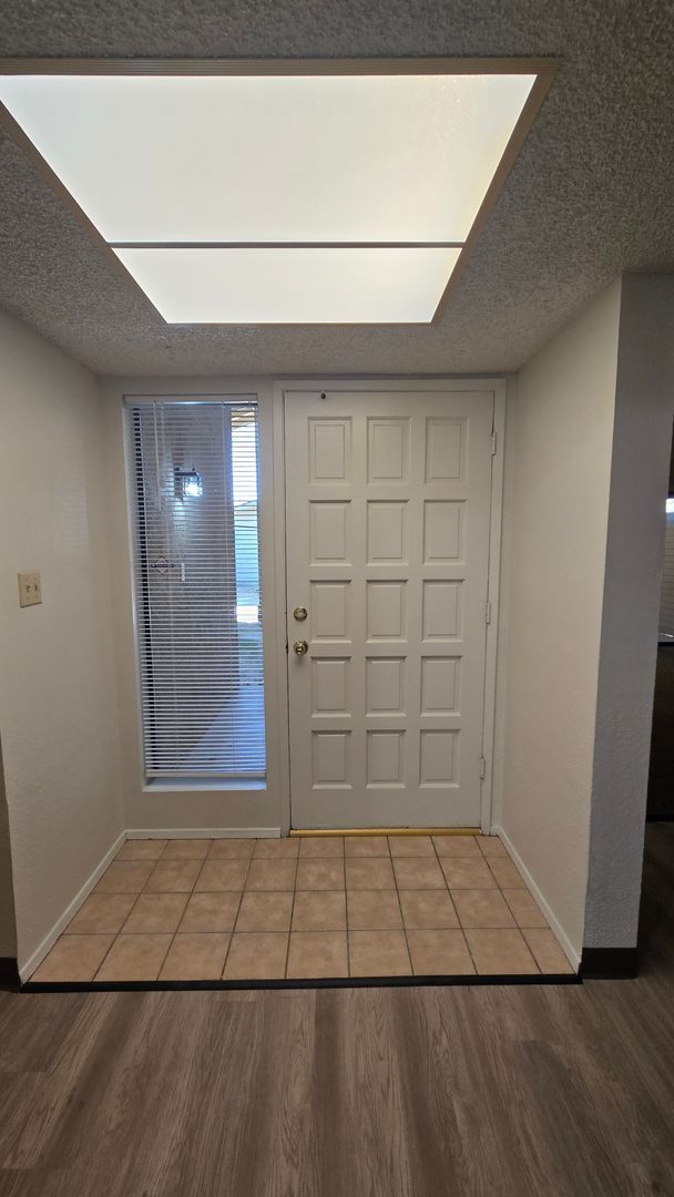 Building Photo - 817 Quail Ln