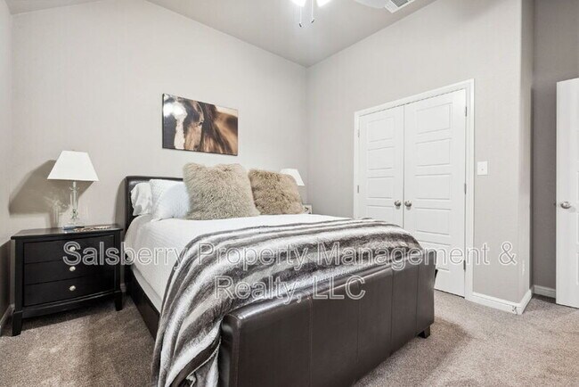 Building Photo - 3310 Windcrest Dr