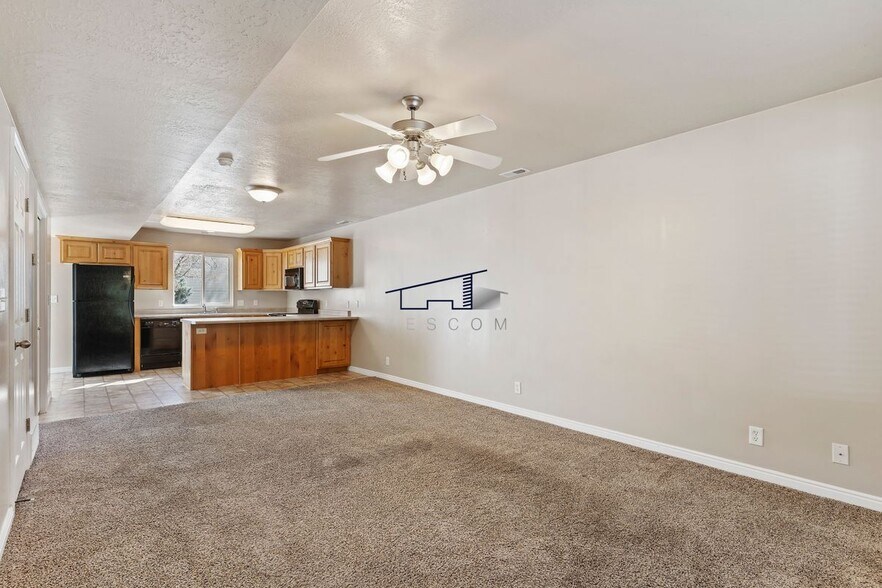 Building Photo - 1077 1675 S