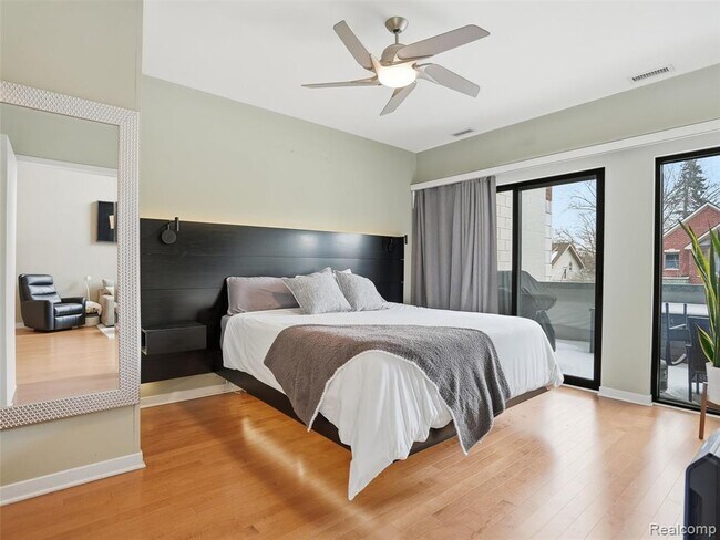 Building Photo - 610 S Troy St