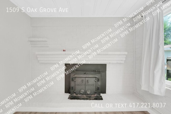 Building Photo - CUTE 2BED/1BATH MIDTOWN HOME - NEAR OAK GR...