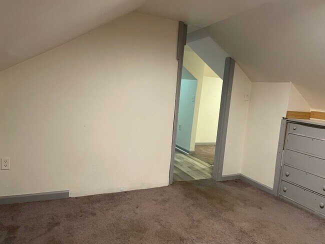 Building Photo - 1098