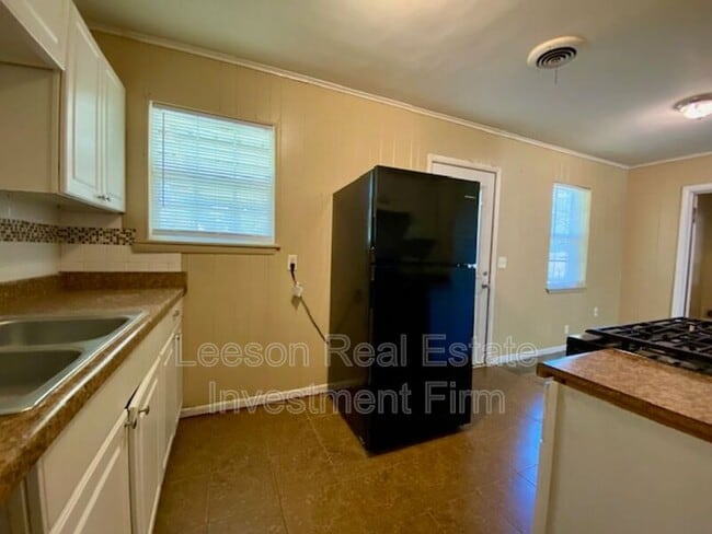 Building Photo - 9434 Woodcrest Dr