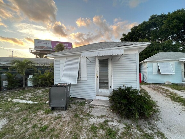 Building Photo - 2843 Forest Hill Blvd